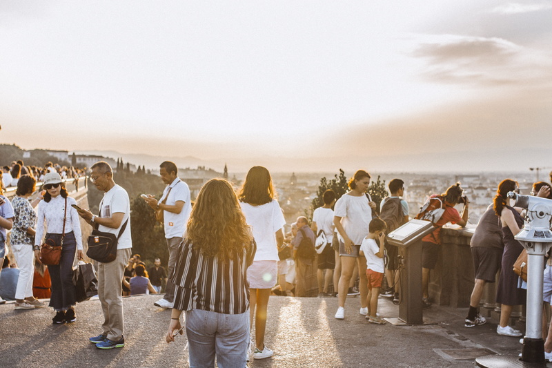 gravel, nature, women, dirt road, background, firenze, binoculars, sky, person, musical instrument, casual clothing, large group of people, headband, people