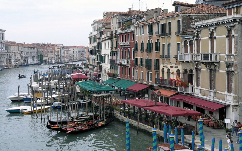 street, romance, europe, building, city, venice, cultures, outdoors, travel Destinations, brown, water, cityscape, wooden post, mooring, waterfront, mode of transportation