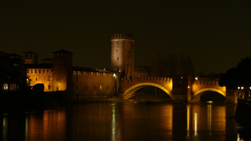 travel destinations, bridge, castle, 2K, sky, italy, city, historic, europe, arch, verona, history, famous Place, building exterior, water, transportation