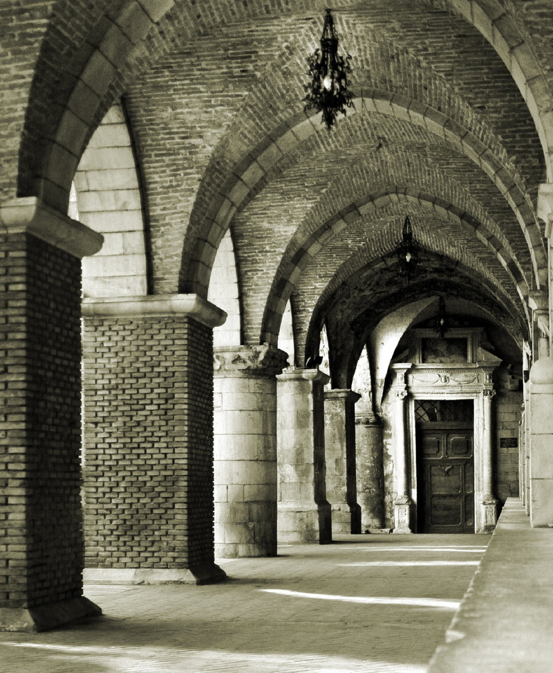 in a row, the past, lighting equipment, ceiling, black And White, portico, arcade, columns, the way forward, direction, architectural column, history, colonnade