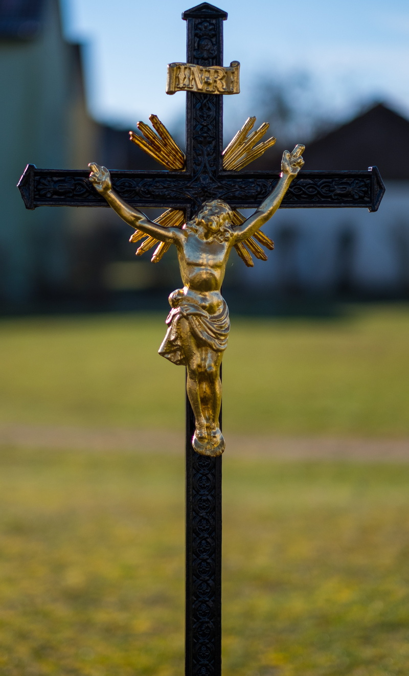 sculpture, crucifix, nature, gold, christian, focus on foreground, belief, religion, no people, way of the cross, jesus, grave, gold colored, christen