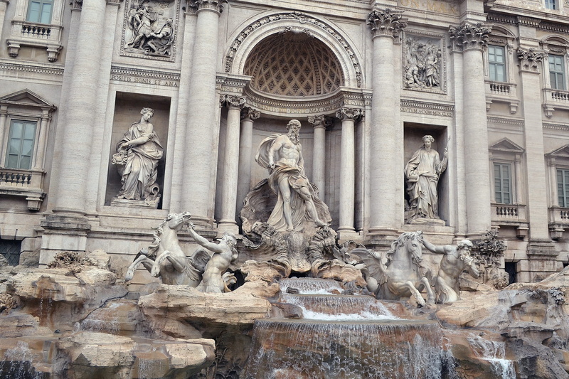 roma, representation, low angle view, arch, male likeness, fontana di trevi, history, carving, outdoors, fontana, creativity, water, built structure, the past