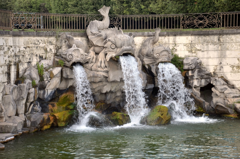 built structure, waterfall, fontana, spraying, outdoors, no people, the royal palace of caserta, flowing, power in nature, solid, day, flowing water, motion
