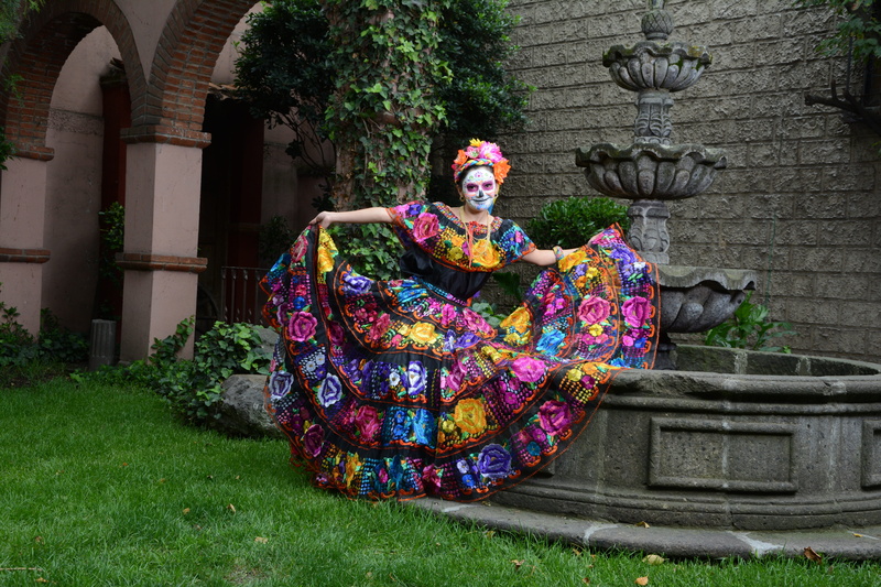 sculpture, portrait, mexico, 5K, in, built structure, multi colored, real people, outdoors, architecture, one person, clothing, day, catrina, art and craft
