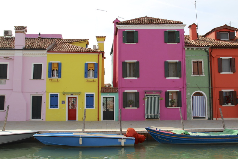 moored, no people, pink color, outdoors, transportation, 2K, window, waterfront, Burano, canal, residential district, nautical vessel, Colorful, multi colored