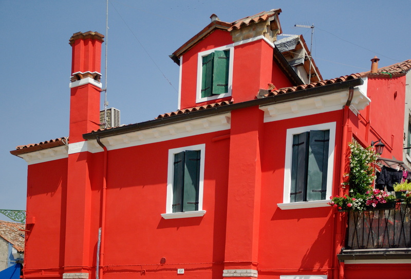 vibrant color, built structure, nature, low angle view, blue, red, house, no people, architecture, city, 2K, building exterior, italy, building, entrance