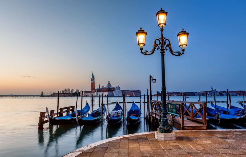 lighting equipment, built structure, gondola, outdoors, post, nautical vessel, transportation, blue, electric lamp, Italy, 1080P, island, illuminated
