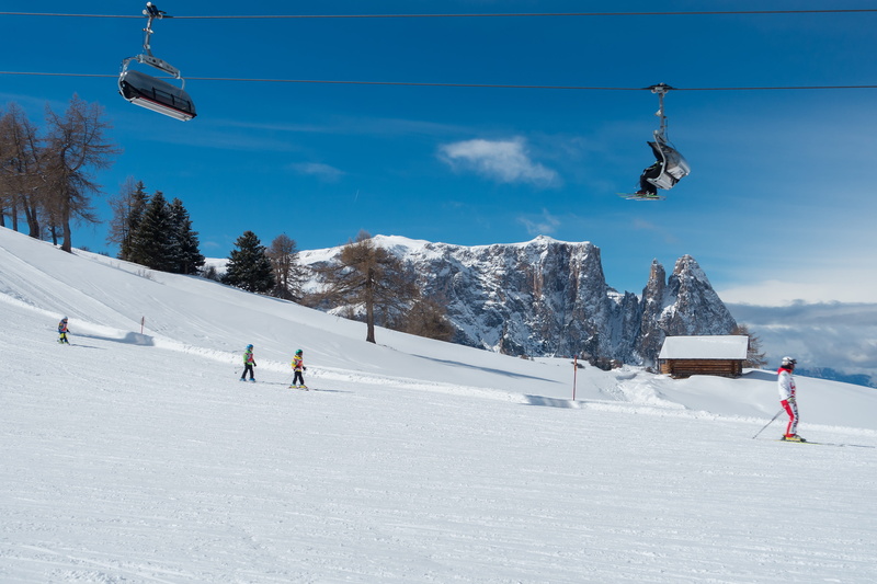 lifestyles, skiers, cold temperature, mountain range, ski school, cable car, day, sky, winter sport, 5K, snowcapped mountain, adventure, leisure activity