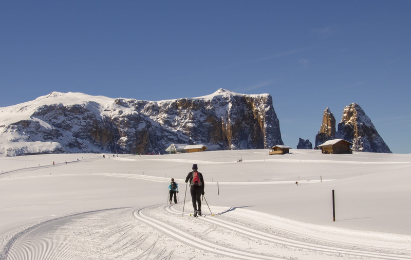snowcapped mountain, dolomites, blue, winter, lifestyles, seiser alm, mountain range, nature, classic, real people, snow, mountain, santner peak, 2K, full length
