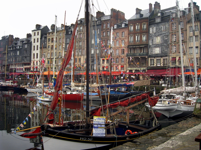 scenics, transportation, waterfront, moored, built structure, sailboat, normandy, row house, water, sky, nature, 4K, gondola - traditional boat, nautical vessel