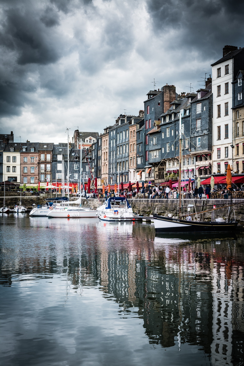 boats, scenics, architecture, pier, building, moored, Coast, beach, 5K, house, travel Destinations, city, outdoors, scene, built Structure, no people