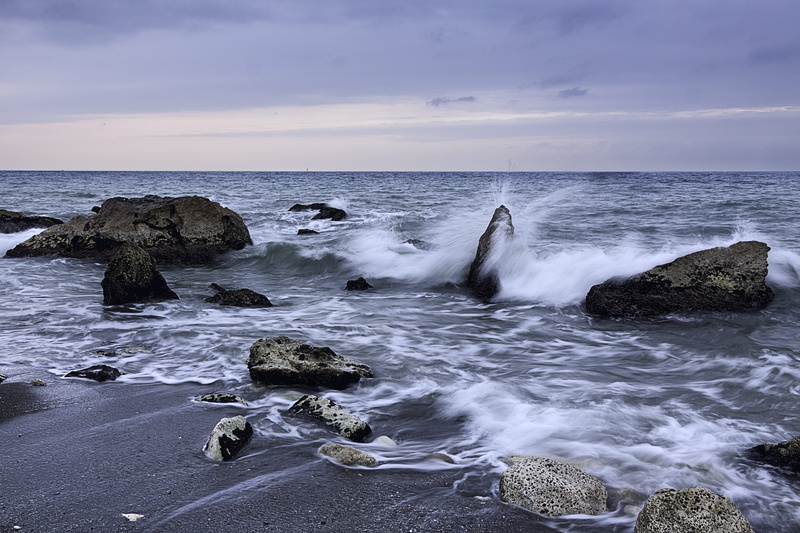 breaking, cloud - sky, quinoal, power in nature, horizon over water, mediterráneo, nature, aquatic sport, horizon, marina, rocky coastline, scenics - nature