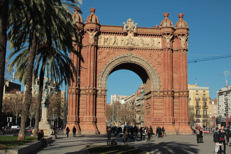 barcelona, real people, city, landscape, urbanscape, large group of people, arco de triunfo de barcelona, outdoors, group of people, travel destinations