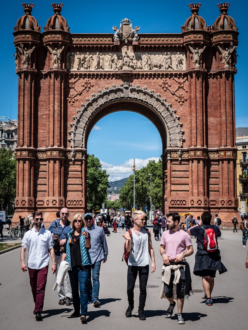 daylight, outdoors, street, town, monument, road, built structure, tourist attraction, group of people, group, famous landmark, tourism, building, real people