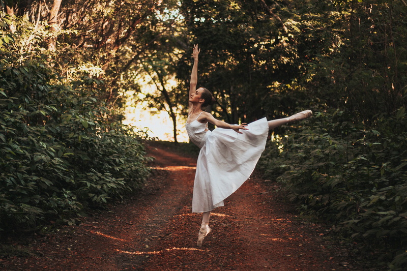 white, lifestyles, green, natureza, real people, nature, tree, ballerina, forest, standing, woman, young adult, trees, freedom, women, human arm, dress