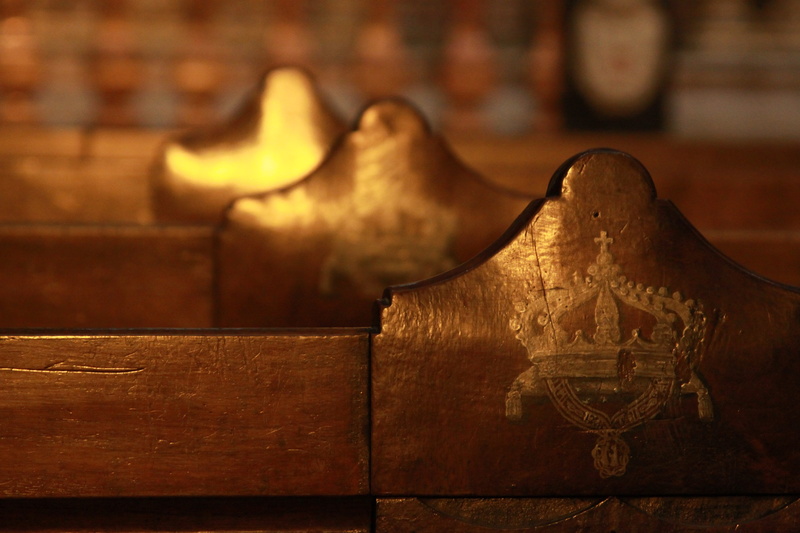 musical instrument, day, architecture, art and craft, leather, Banco, publication, wood - material, carving - craft product, indoors, 4K, selective focus