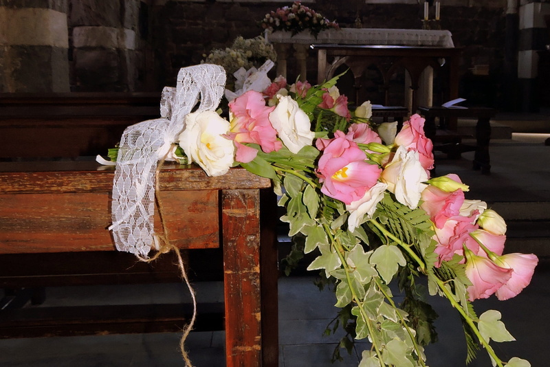 close-up, bouquet, outdoors, pink color, fragility, indoors, day, flower head, freshness, built structure, 2K, Church, plant part, Banco, leaf, Marriage