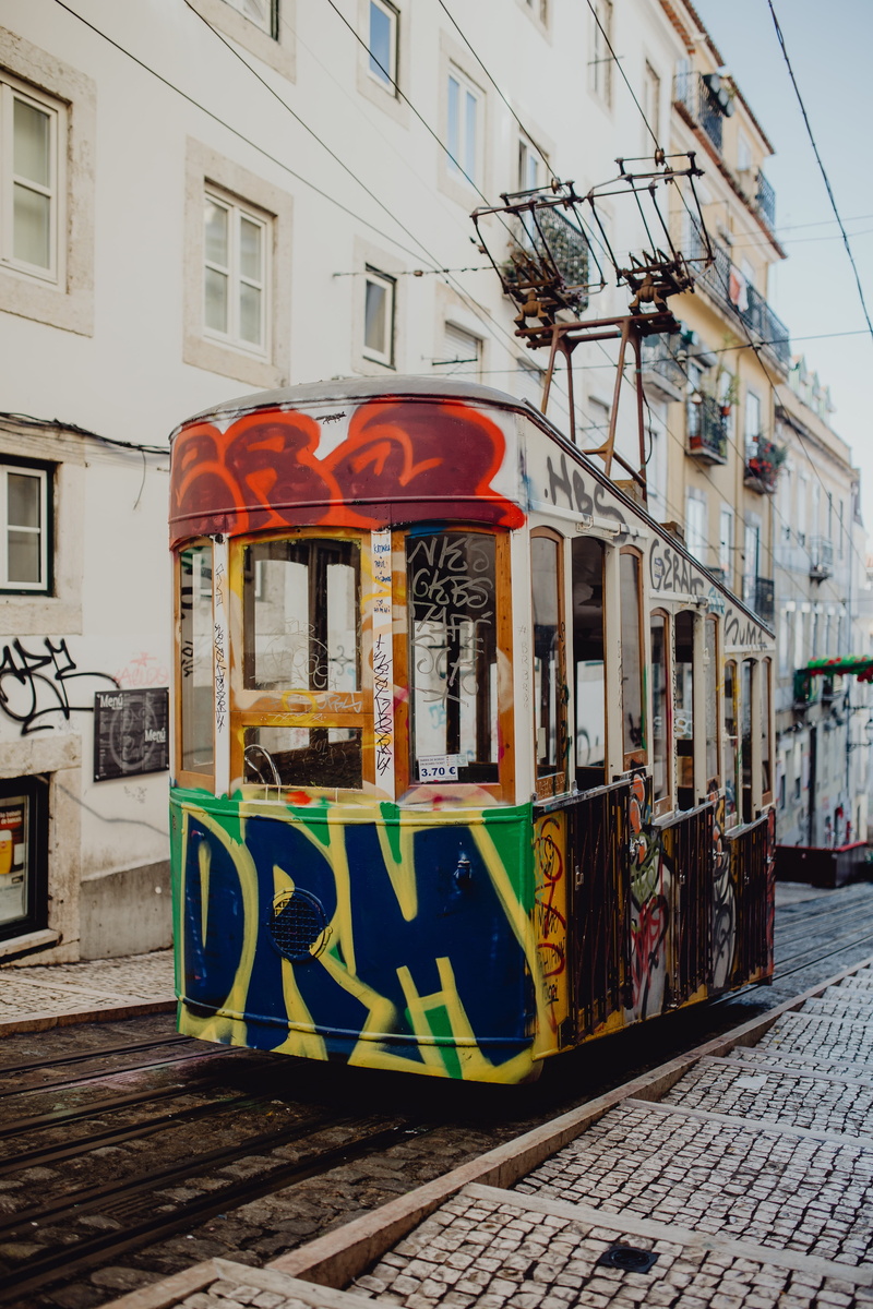 public transportation, land vehicle, railroad track, cable car, architecture, 5K, incidental people, elevador, da, transportation, rail transportation