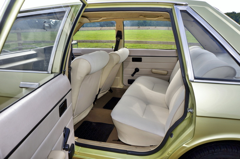 seat, luxury, land vehicle, outdoors, classic cars, wheel, vehicle, nature, vehicle seat, stationary, retro, travel, empty, car door, automobile, open