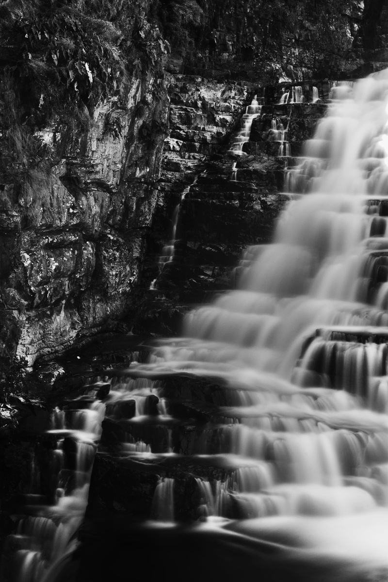 tree, architecture, chapada dos veadeiros, women, falling water, motion, chapada, flowing, water, solid, outdoors, watterfall, waterfall, selective focus