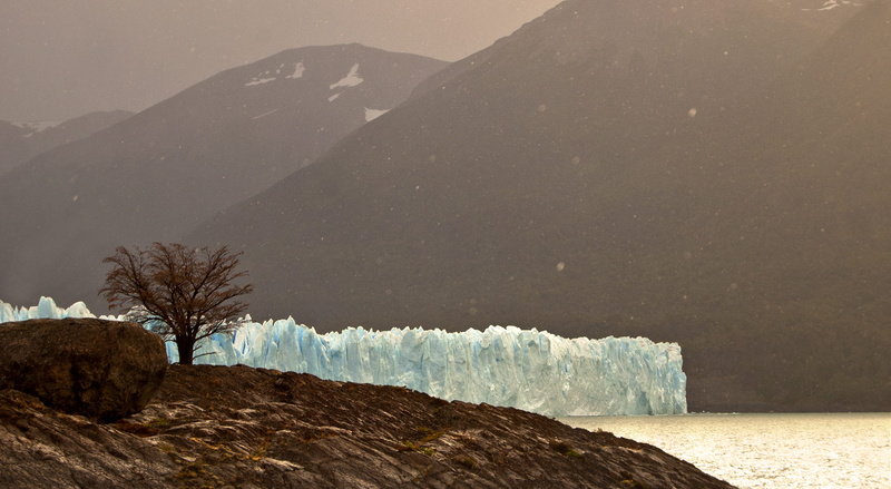 cold temperature, tranquility, rock, mountain range, argentina, nature, beauty in nature, 2K, day, winter, el calafate, rock - object, sea, tranquil scene