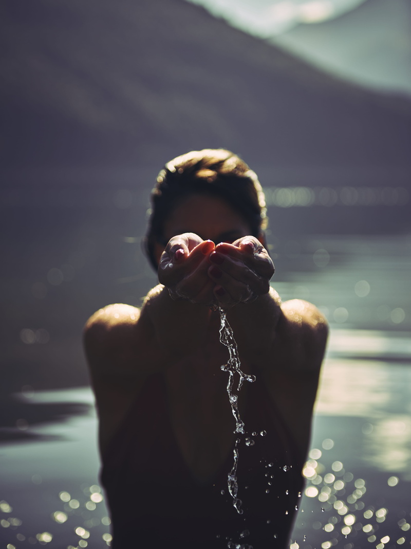 holding, obscured face, portrait, love, travel, food and drink, front view, adult, sunlight, human body part, outdoors, focus on foreground, lago rivadavia