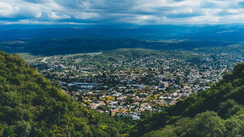 5K, mountains, top, townscape, mountain, building exterior, residential district, villa carlos paz chairlift, sky, high angle view, tree, crowd, plant