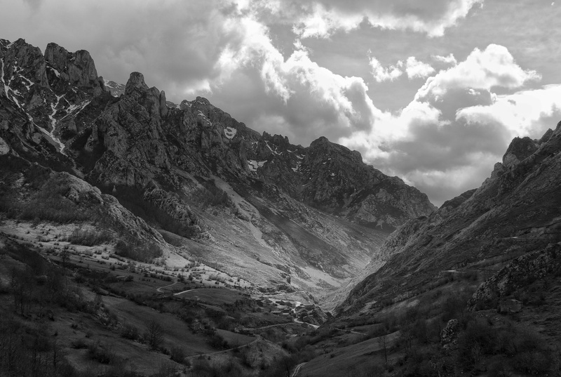 parque nacional de los picos de europa, mountain range, non-urban scene, spain, day, mountain, landscape, remote, outdoors, mountains, tranquility, mountain peak
