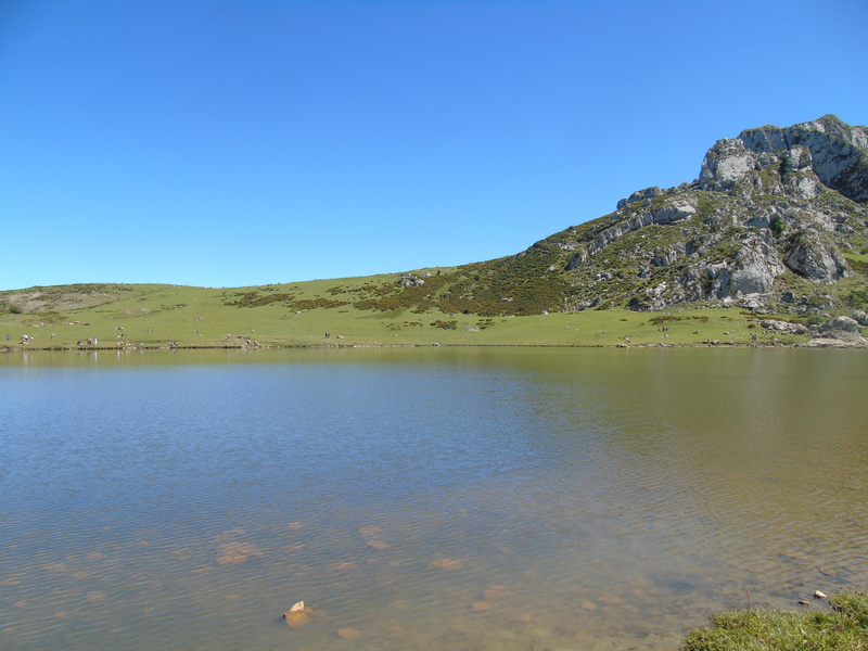 covadonga lakes, copy space, sky, mountains, non-urban scene, 5K, scenics - nature, blue, tranquility, lagoon, asturias, scenics, environment, covadonga