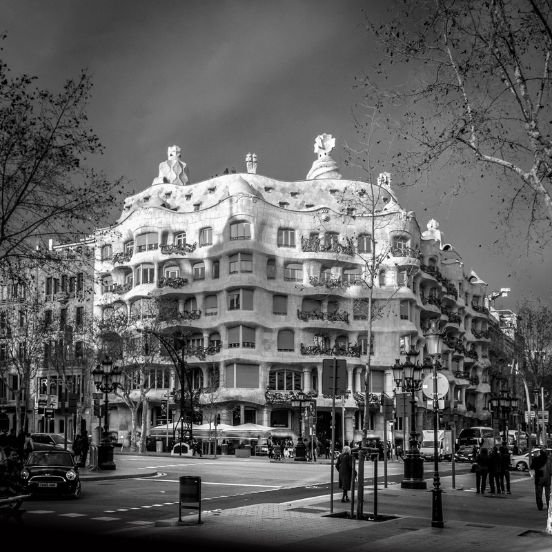 transportation, historic, street, 2K, european, travel, landmark, city, car, spain, facade, barcelona, mode of transportation, road, artistic, tourism