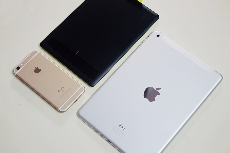 table, designing tablet, designer, connection, gold iphone 6s, communication, white background, no people, logo, black color, mobile phone, heart shape