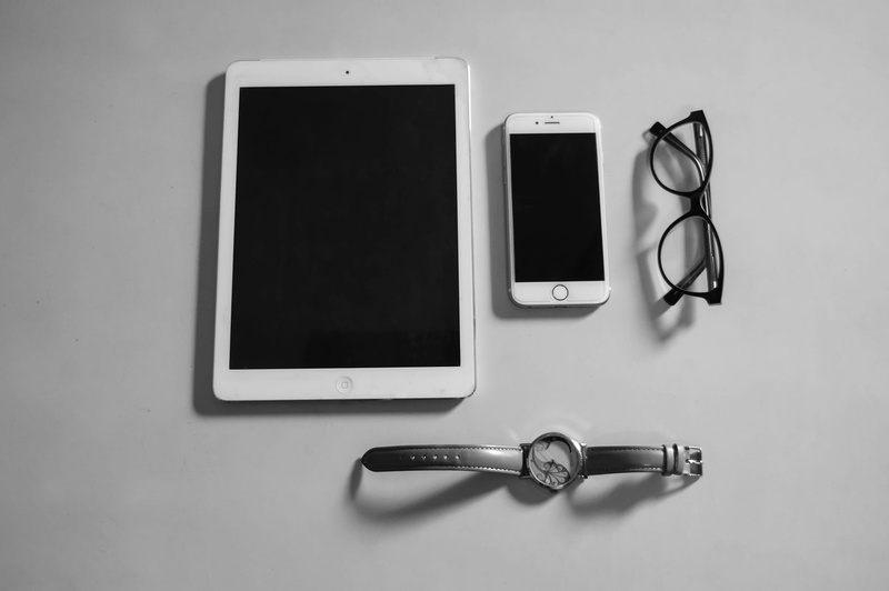 table, screen, watch, copy Space, still life, communication, directly above, technology, close-up, shape, wrist watch, indoors, device, Smartphone, Iphone 6S