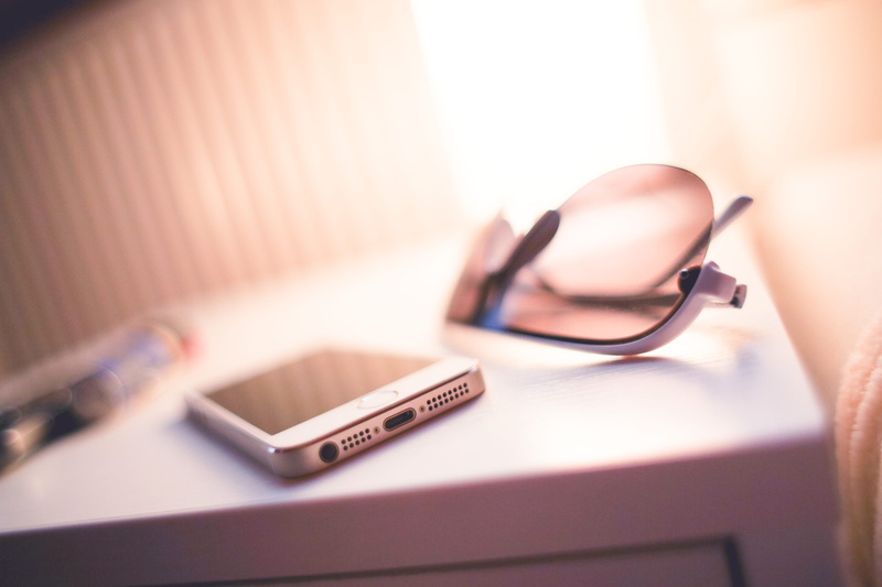 communication, Sport, office, iPhone 5S, smart phone, portable information device, s, desk, selective focus, laptop, no people, connection, still life