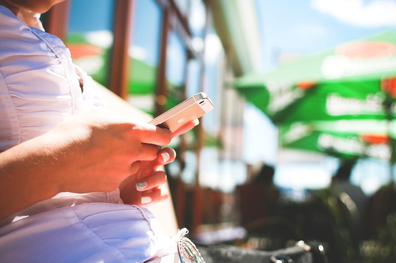 mobile Phone, leisure activity, cafe, smart Phone, lifestyles, wireless Technology, focus on foreground, connection, one man only, text Messaging, travel