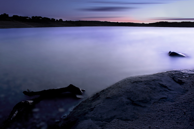 lake, scenics - nature, extremadura, solid, tranquil scene, rock - object, non-urban scene, animal themes, pantano, water, idyllic, river, españa, sky