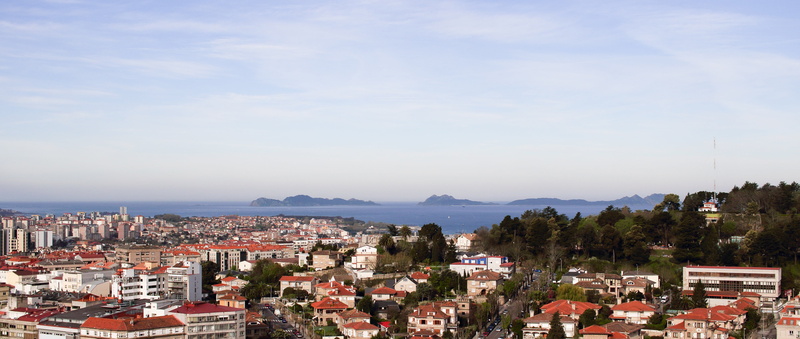 nature, high angle view, town, vigo, building exterior, day, roof, community, 4K, house, crowd, city, built structure, architecture, spain, mountain, residential district