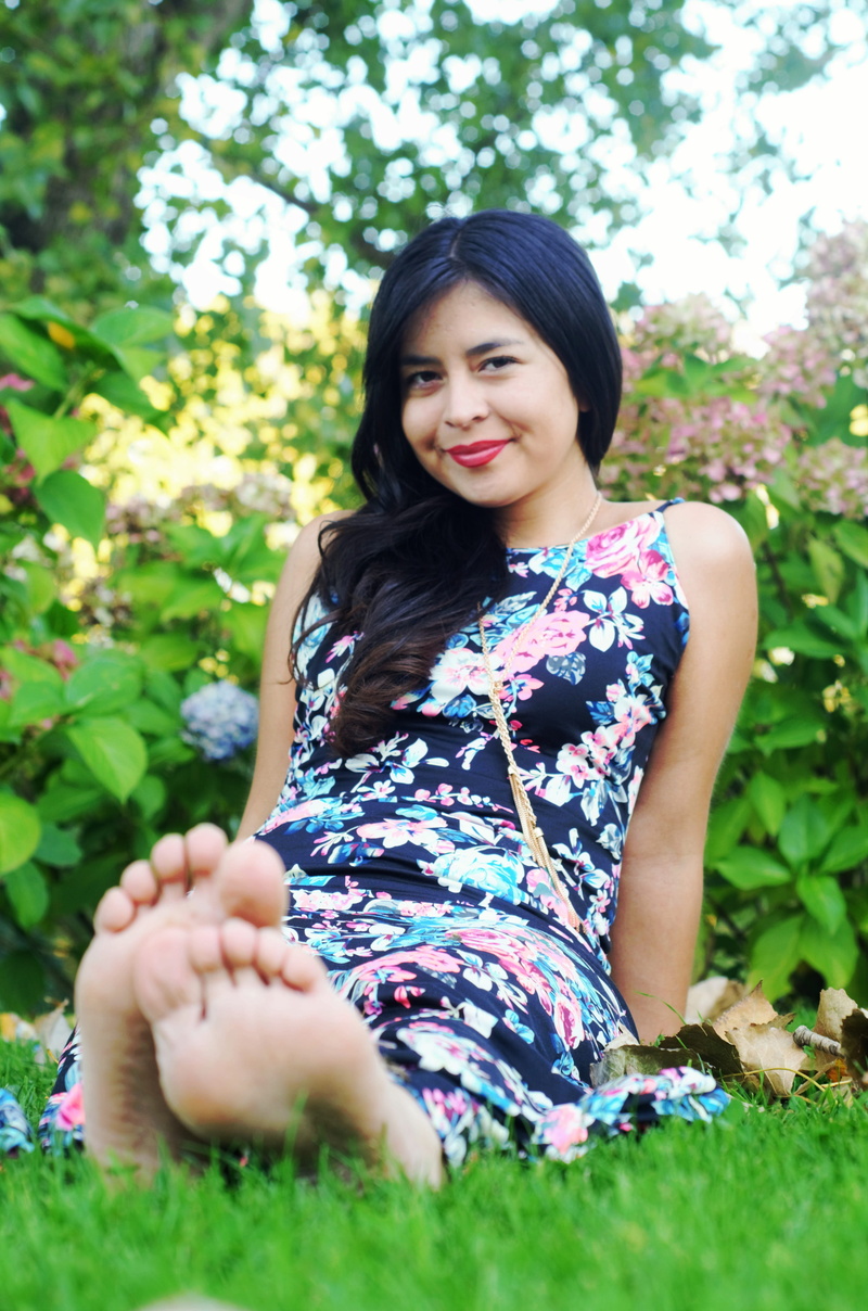 osornogram, casual clothing, woman, real people, young women, bbq, unsplash, nature, osorno, chilegram, casino sol osorno, instahile, 4K, sitting, beautiful woman