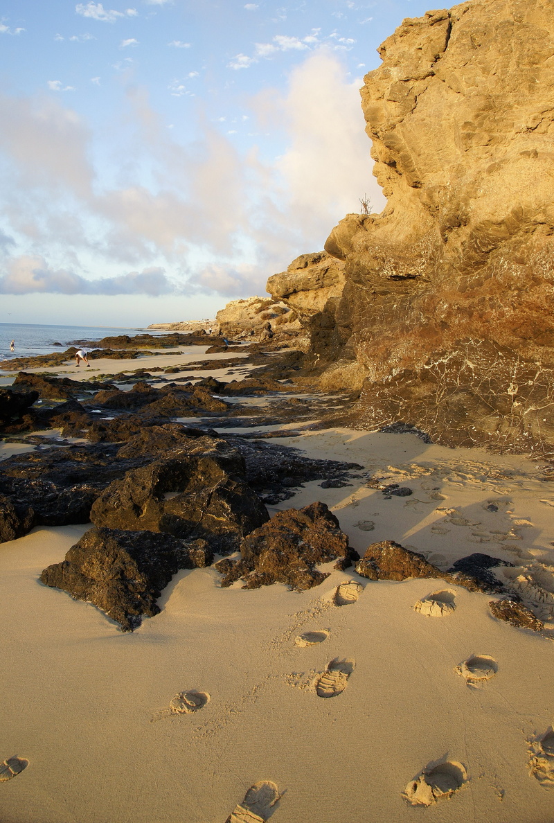 arid climate, low tide, beach, booked, tranquil scene, rock, cloud - sky, solid, rock formation, non-urban scene, nature, 4K, land, water, eroded, sea