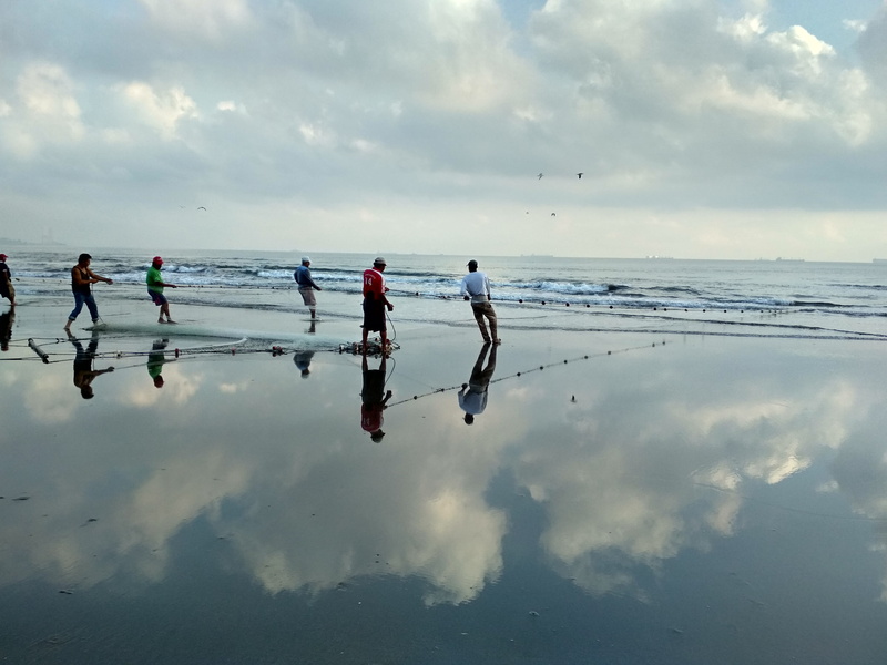 water, pesca, reflection, horizon over water, trade, lifestyles, beauty in nature, men, beach, scenics - nature, outdoors, sky, group of people, pescadores