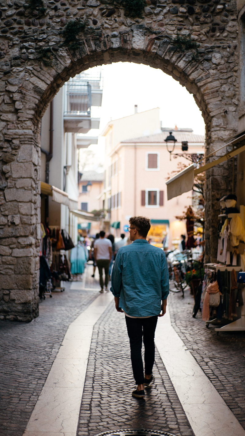 antique, roadtrip, bardolino, women, street, lifestyles, built structure, old city, real people, architecture, lago di garda, walking, old, building, alley