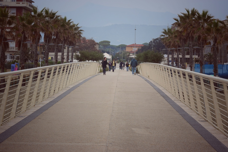 footpath, the way forward, men, built structure, sky, horizon, day, bridge, leisure activity, sea, jetty, 5K, group of people, beach, nature, direction