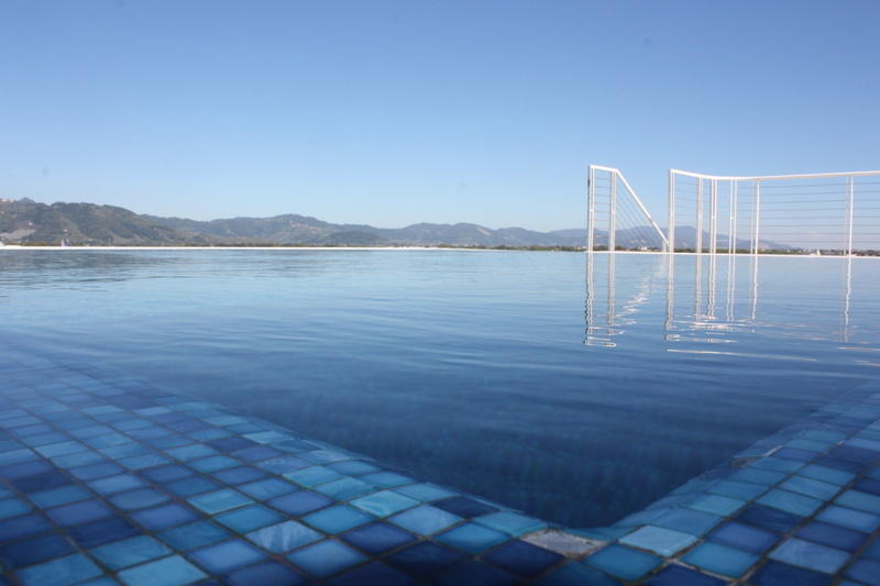 water, pool overview, dip, sky, swimming pool, outdoor swimming pool, travel destinations, outdoors, mountain, 1080P, clear sky, holiday, bathroom, holidays