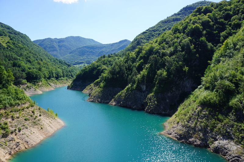 river, 5K, idyllic, outdoors, tranquil scene, tree, landscape, vacations, nature, garda, italy, sky, beauty in nature, non-urban scene, day, no people
