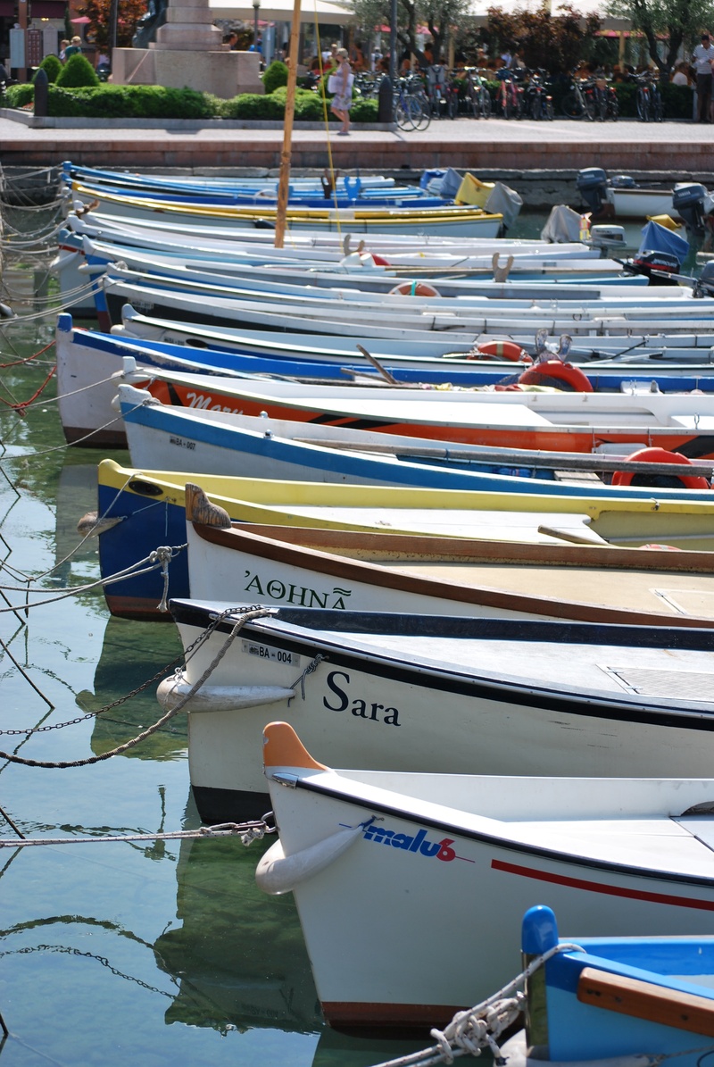 nautical vessel, porto, high angle view, harbor, transportation, rowboat, in a row, marina, lake, day, large group of objects, text, no people, bardolino