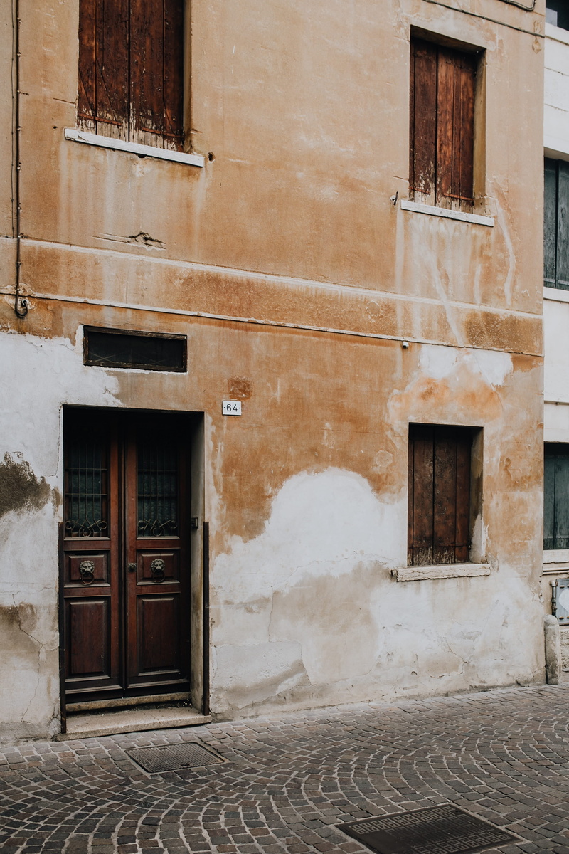 spring, veneto, door, building, Italy, building exterior, protection, residential district, no people, entrance, buildings, old, security, day, house, may