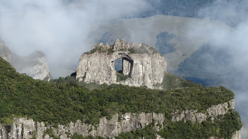 history, plant, serra, geology, pedra furada, rock, nature, travel destinations, the past, ancient civilization, built structure, land, rock - object, scenics - nature