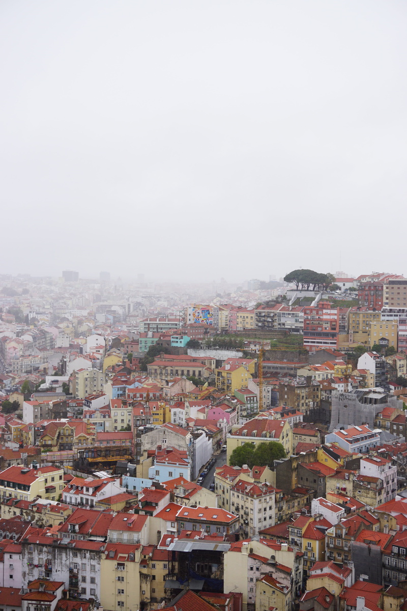 castelo de s. jorge, architecture, portugal, lisboa, crowd, rain, lisbon, building exterior, building, sky, cityscape, outdoors, 5K, townscape, copy space