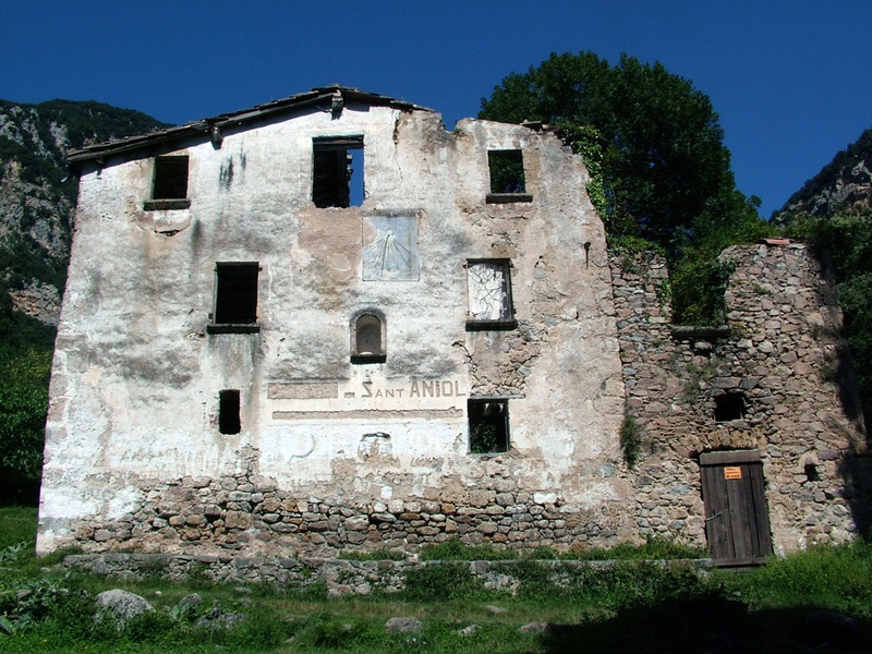 low angle view, deterioration, walking, forest, hiking, mountain, architecture, pedra, ruined, built structure, sunlight, house, clear sky, tree, mountain road