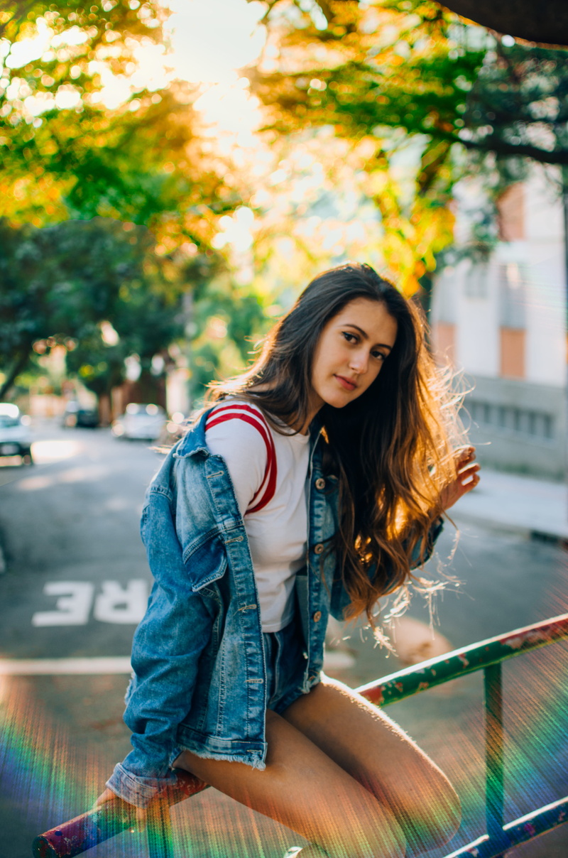 looking at camera, three quarter length, young, young adult, leisure activity, girl, lifestyles, one person, fashion model, young women, sitting