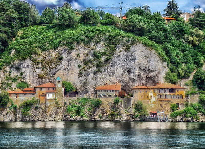 historical, residential district, architecture, house, mountain, santa caterina del sasso, landmark, built structure, plant, green color, lake, nature